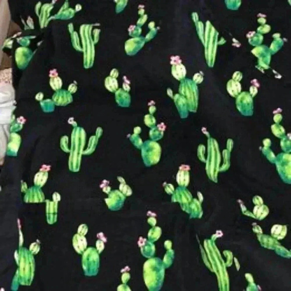 Scrubs Top Cacti on Black - Picture 1 of 5